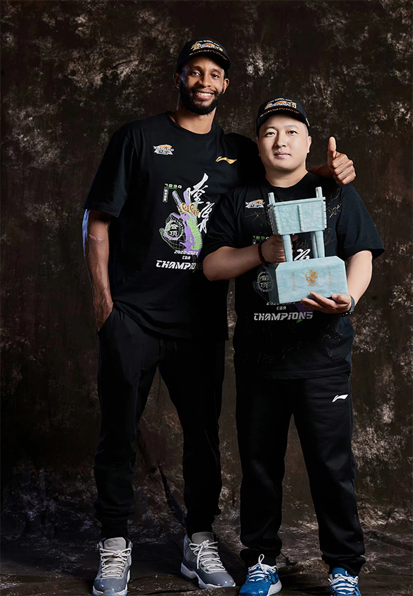 辽篮三连冠 康复师杜江因家庭暂别