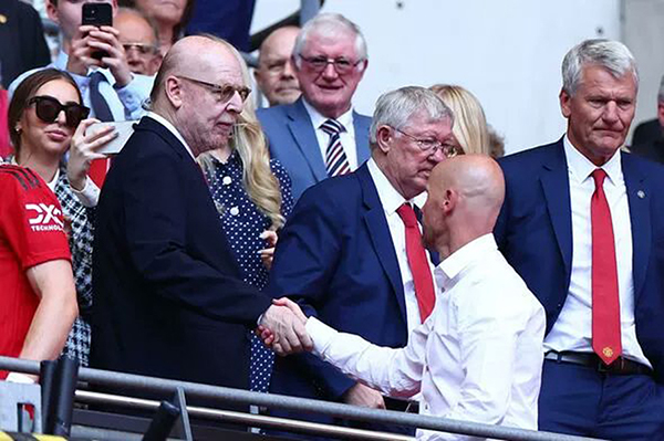 曼联收购今年恐难完成！格雷泽只想要更多钱，滕哈格面临成绩压力