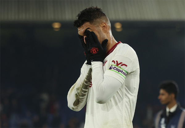 曼联惨遭保级队双杀，0-1、0-4 创三大耻辱，滕哈格挖大坑