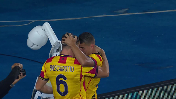 曼联进球多由边锋包办，范尼建议引进弗拉霍维奇