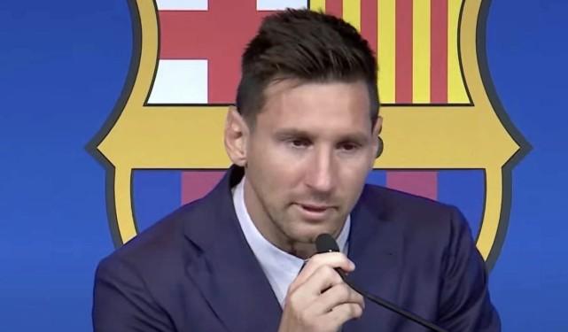 泪目！梅西刚抵发布会就泣不成声：离开巴萨太困难！希望未来能回归