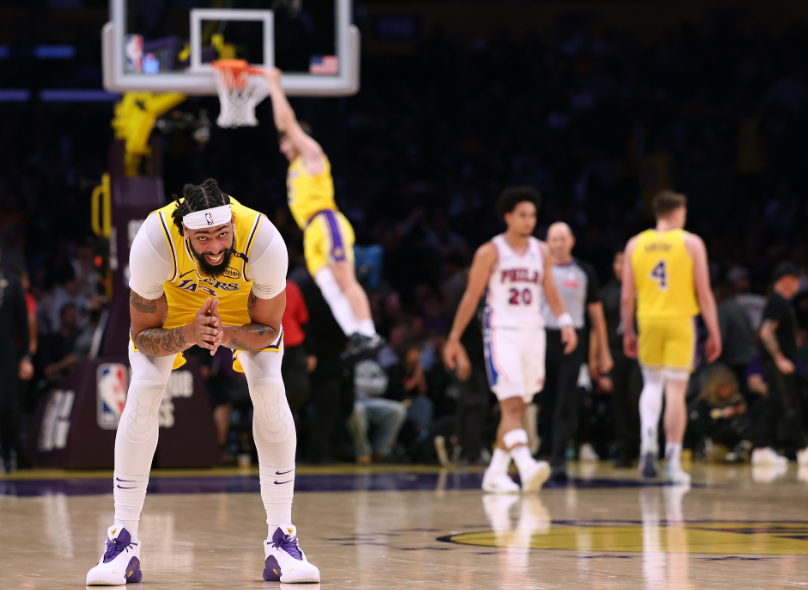 浓眉场均32+11创佳绩，雷迪克喊话夺MVP背后的故事