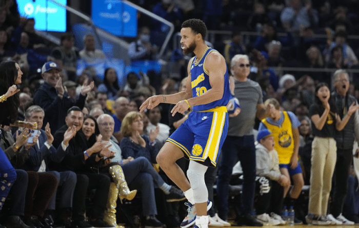 勇士水花66+10记三分大胜绿军 库里3+1和压哨三分太狠