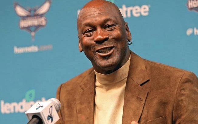 谁才是本赛季最大黑马？黄蜂杀入东部前四，尼克斯马刺在列