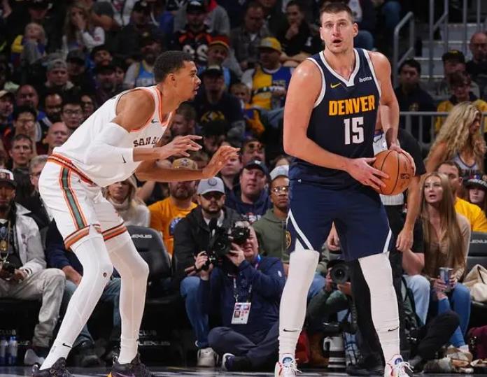 大胜马刺，约基奇怒骂小将，掘金低迷之人锁定，打铁散步不应该