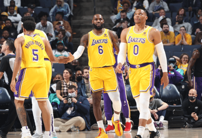 霍华德顶替浓眉首发！湖人变阵詹姆斯威少再战雷霆