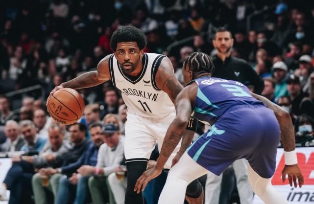 历史首人！欧文50分+9记三分狂刷10大神迹，美媒盛赞：效率之神