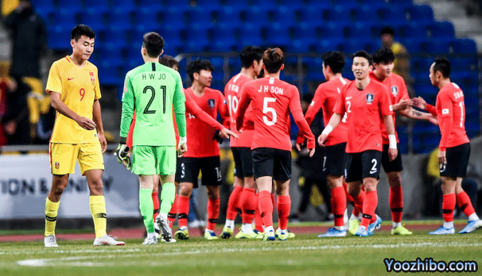 国足PK韩国，0-4=刷新下限，首发11人孱弱：金靴领衔
