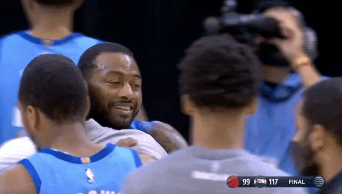 火箭终结20连败！沃尔拿球砸地庆祝，紧抱主帅咧嘴大笑+官推庆祝