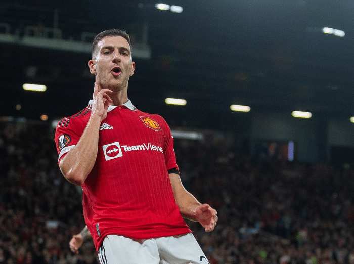 门德斯欲让曼联主力转会巴萨！其周薪仅3万垫底，曼联需尽快续约