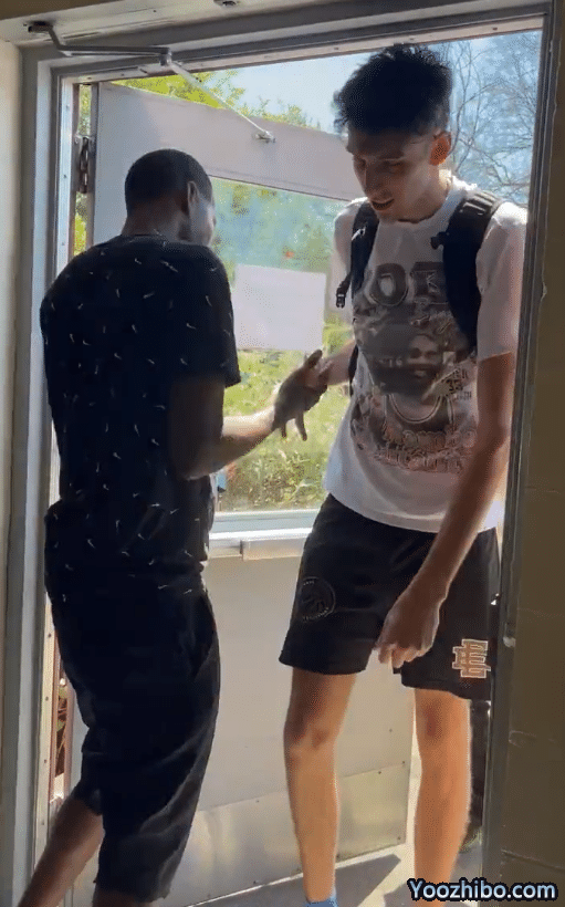 合砍84+23！班凯罗50+9险扣坏篮筐 状元榜眼首次联手太疯狂