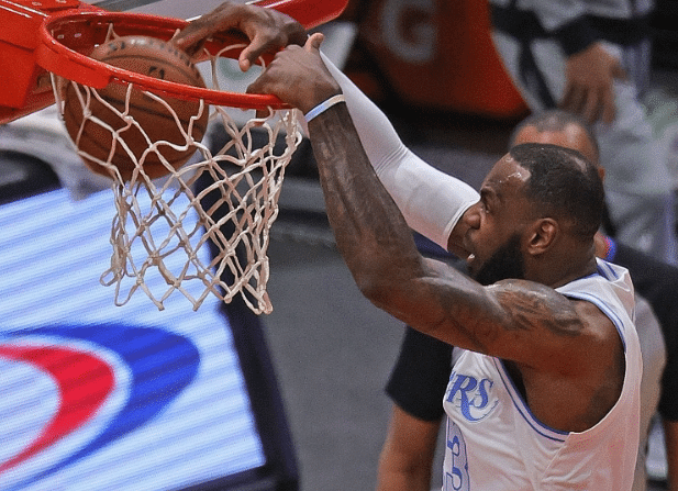 没法玩了！公牛2将盛赞詹姆斯：球商太高，看穿我们所有战术