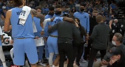 莫兰特左膝受伤被搀扶离场，退赛！医学专家担忧十字韧带和半月板受伤