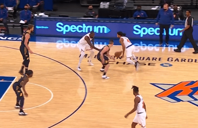 罗斯17分11助4断！尼克斯看到季后赛曙光，球迷街头疯狂庆祝