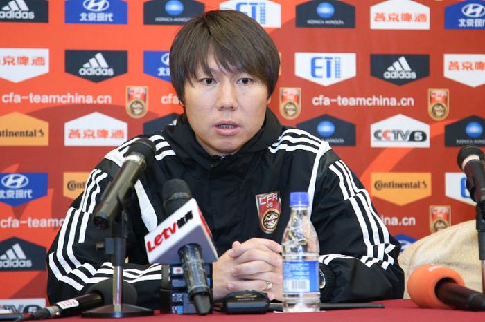 泼脏水！多位记者帮李铁战术合理化，扬言归化球员体能差只能替补