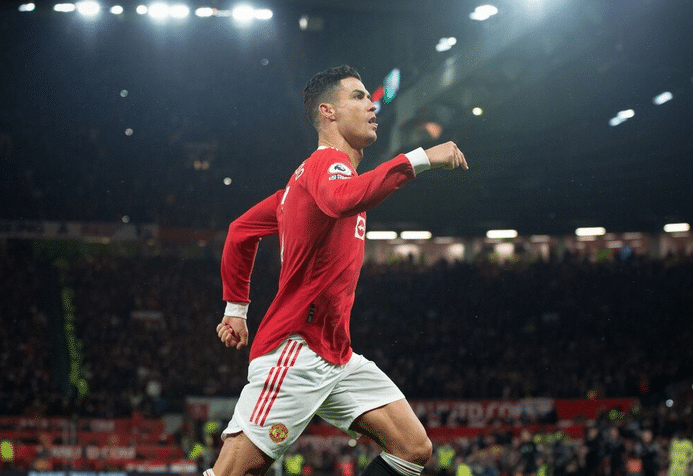 曼联冲28年纪录，PK鱼腩！15场前15分钟0球引变革：2天才联手C罗