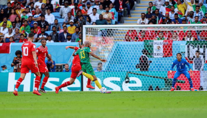 0-1！喀麦隆遗憾败北，主帅造型火了，胡子脏辫获赞：荷尔蒙爆棚