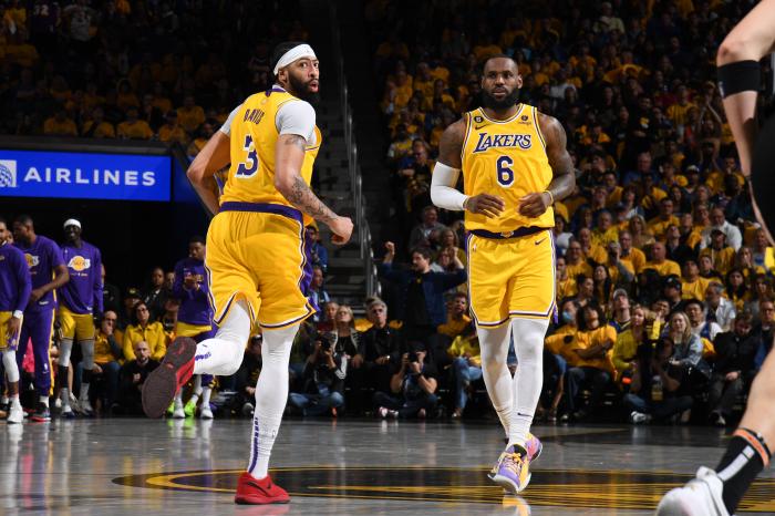 曝湖人拒绝与浓眉提前续约: 佩总透露下一步计划 等待詹皇决定未来