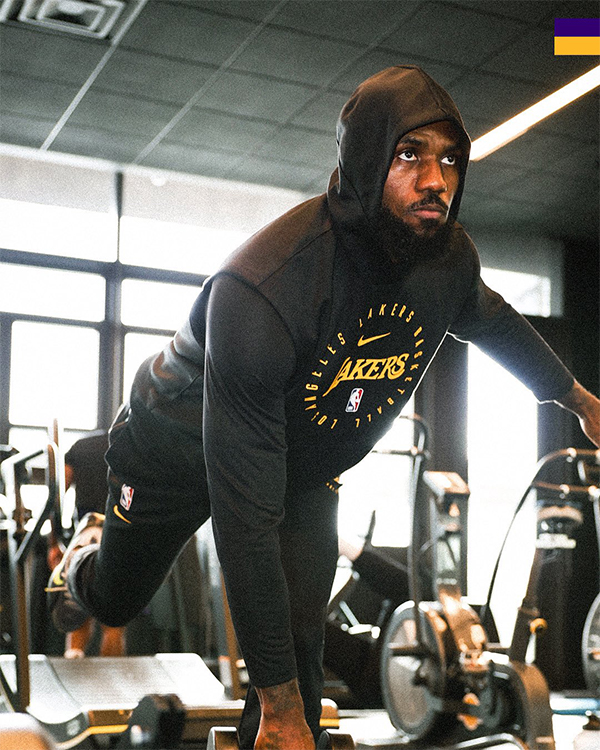 詹姆斯回归训练，严肃备战第 22 季，球迷热盼第五冠