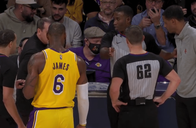 湖人末节为啥被扣两分？官方出错却让湖人背锅：差点因此输掉比赛