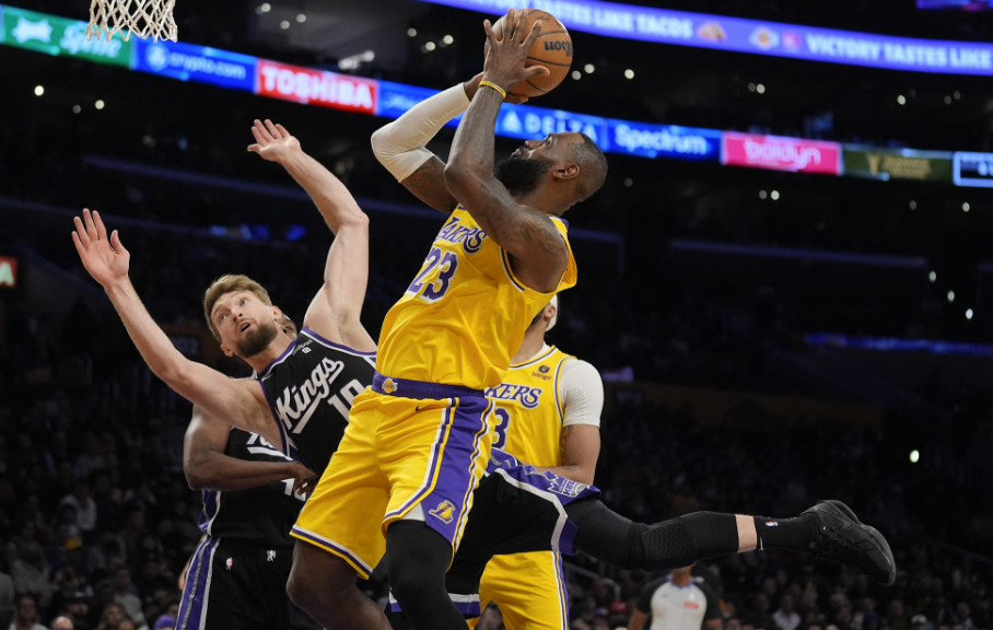 詹姆斯解释提前伤退：一直遭遇左踝伤势困扰 成湖人冲季后赛大隐患