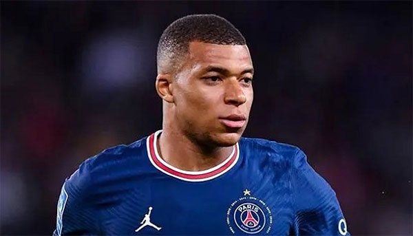 大巴黎恼火！曝姆巴佩拒绝沙特天价合同，引发热议：皇马成赢家