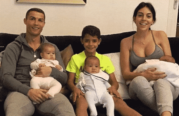 放弃C罗身边富太太生活，乔治娜为何会选择做模特、创业捞金呢？