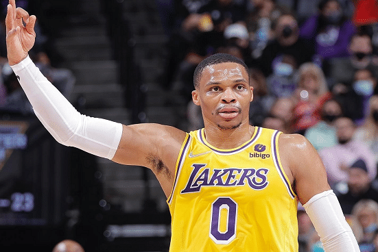 耻辱！威少持续低迷，赛后朝记者爆粗，直言球迷要求太苛刻