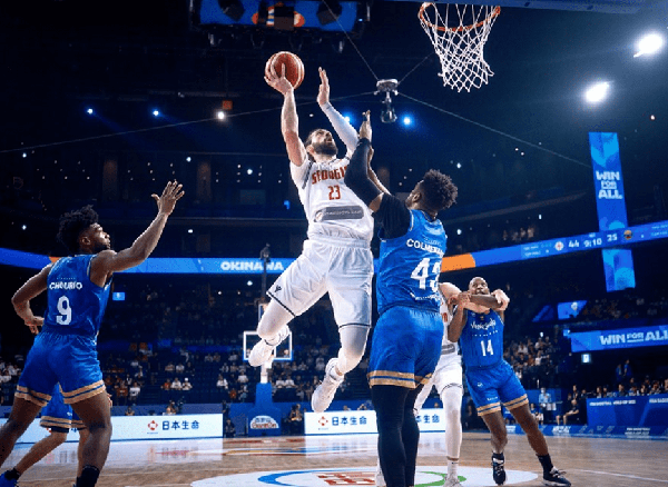 格鲁吉亚男篮70-59战胜委内瑞拉男篮 申格利亚25分