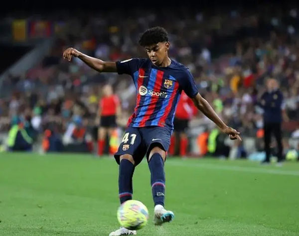 16岁83天!亚马尔创下欧冠历史首发最年轻球员纪录