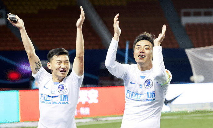 已确认！大连人4球11助功勋转会，4大天才升级青春风，降薪一刀切