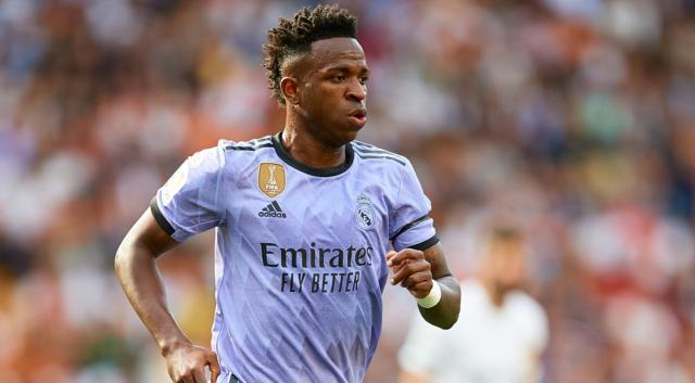 安切洛蒂：维尼修斯爱足球爱皇马 他不会离队