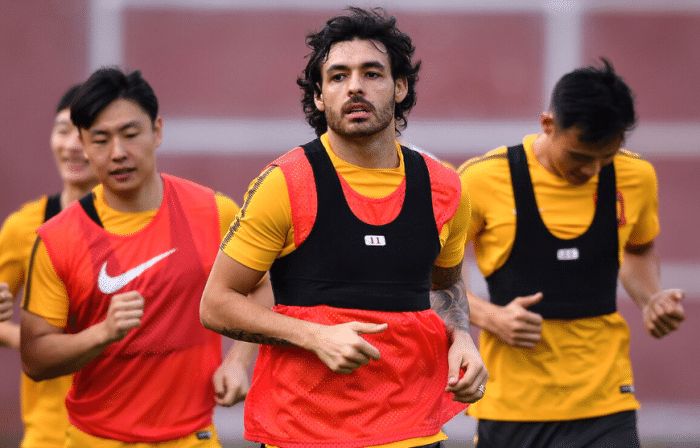 宣布退役！31岁恒大队史“荣誉之王”转型，亲历中超巅峰，赚10亿