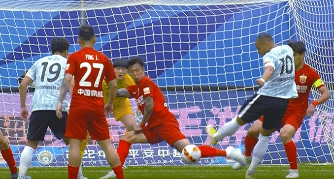 时隔4235天！张琳芃回归首秀遇大冷，防守太拼，失误险酿悲剧