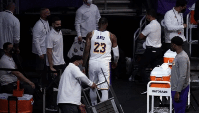 湖人收视率暴跌！詹姆斯缺阵影响太大，创加盟后全美直播最低纪录