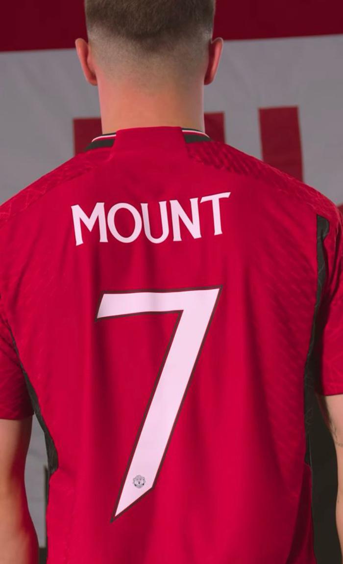 芒特穿曼联7号恐带来隐患！14年魔咒附体，更衣室或有两队友不满