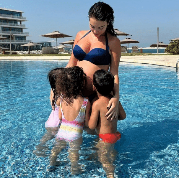 乔治娜：不靠C罗的财富活着，我有事业有存款