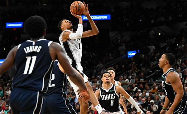 盘点文班亚马首秀5犯！被格威教训，美国名嘴批评，调整能力强