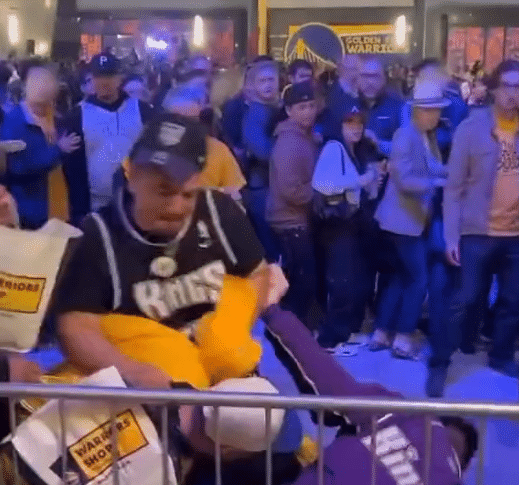 勇士国王两队球迷冲突曝光：挥拳打头上演全武行 勇蜜挨打被揍惨了