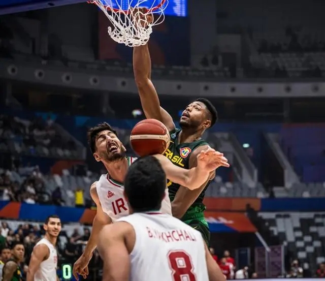 巴西男篮100-59大胜伊朗男篮 卡波克洛16+7 内托伤退 哈达迪10分