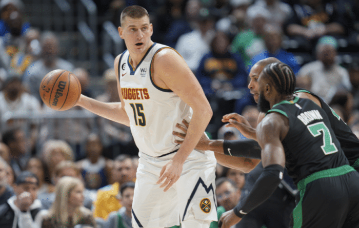 约基奇13投30+12+12连刷纪录 0失误拒绝横扫又添冲MVP筹码