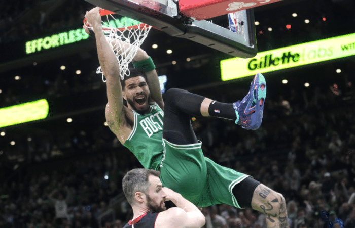 东决G5争议画面：格威跨人羞辱洛瑞 塔图姆吃T热火悍将险扭伤膝盖