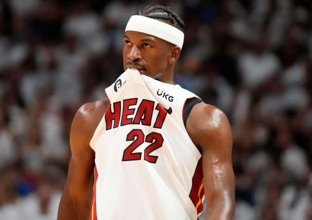 铁血！季后赛头号超巨太横，3大数据领跑联盟，冲77年旷古神迹