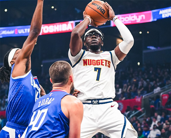 雷吉35+13打爆哈登：末节13分掀翻四巨头 疯狂一战连创纪录