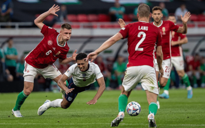 连爆3大冷！世界前冠军也倒下，诞生2大耻辱，四大豪门互啄