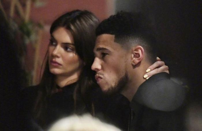 布克签约2.24亿现场曝光！与耐克续签6年合同 喜事不断成大赢家