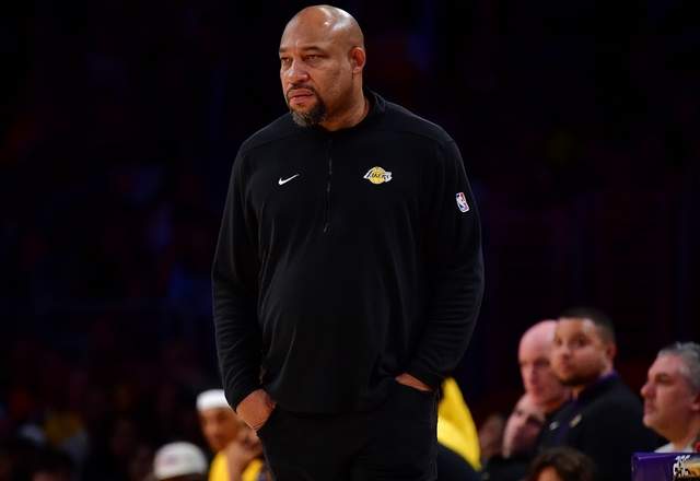 全美热搜第一！詹姆斯拒绝采访，哈姆疯狂甩锅，湖人创耻辱纪录