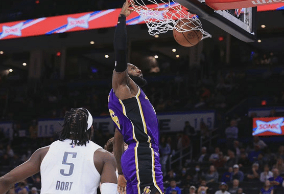 詹皇背靠背轰33分！著名詹黑仍嘲讽，沃格尔力挺：难以置信