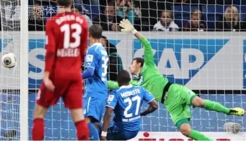 在04/05赛季的<a href=/zuqiuzhibo/ouguan/ target=_blank class=infotextkey>欧冠</a>半决赛上就有这样的一幕