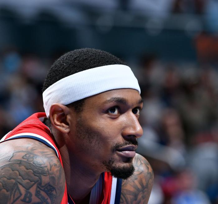 比尔触发防疫协议！短短19天被隔离2次，妥协接种疫苗仍不幸遭殃